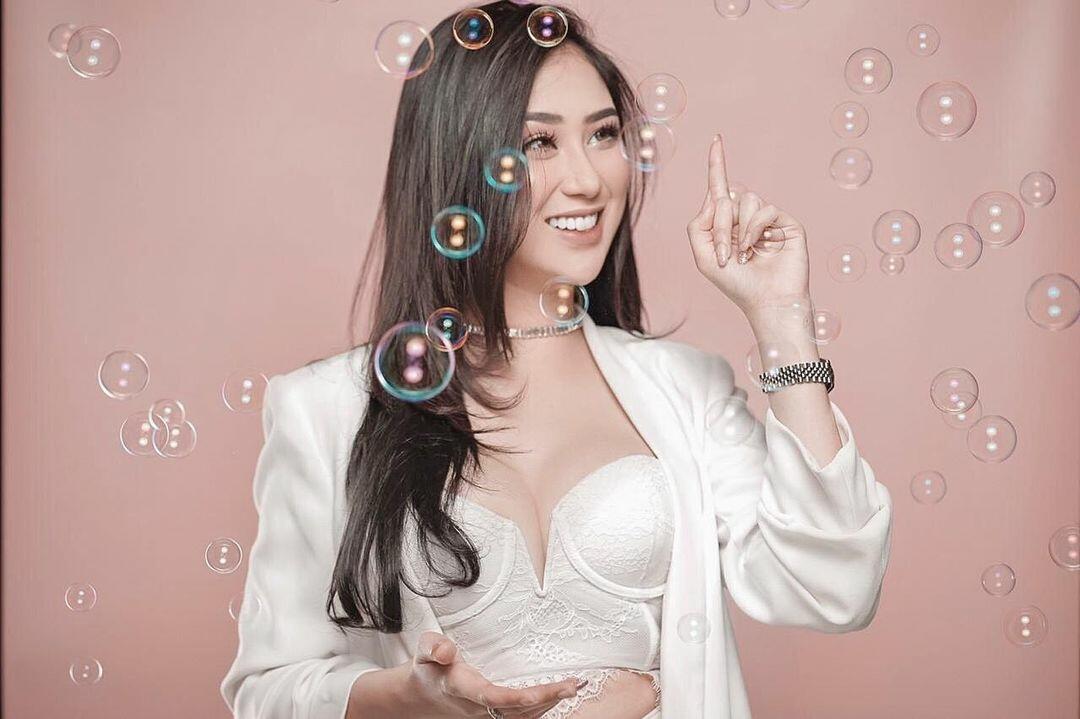 7 Fakta dan Potret Putri Farin, Eks JKT48 yang Kini Jadi Model Dewasa!