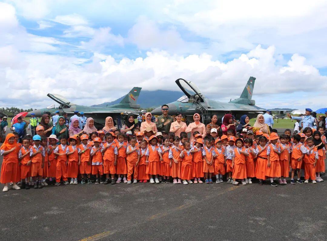 Asah Kemampuan Tempur, F-16 Sparring dengan KRI Imam Bonjol di Laut Natuna Utara