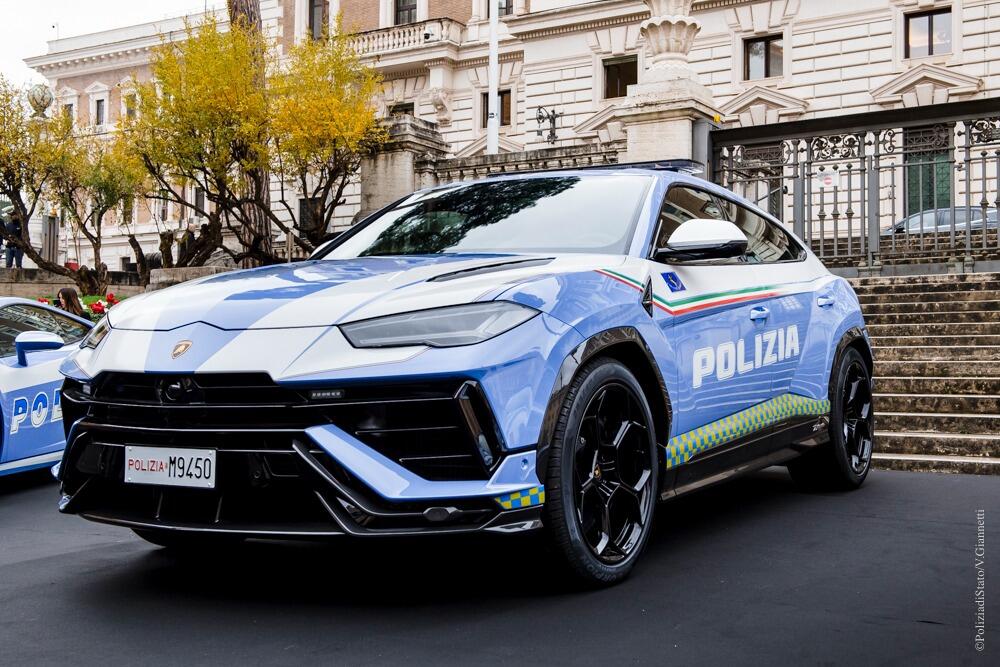 Lamborghini Urus Performante Dipilih Menjadi Armada Baru Polisi Italia