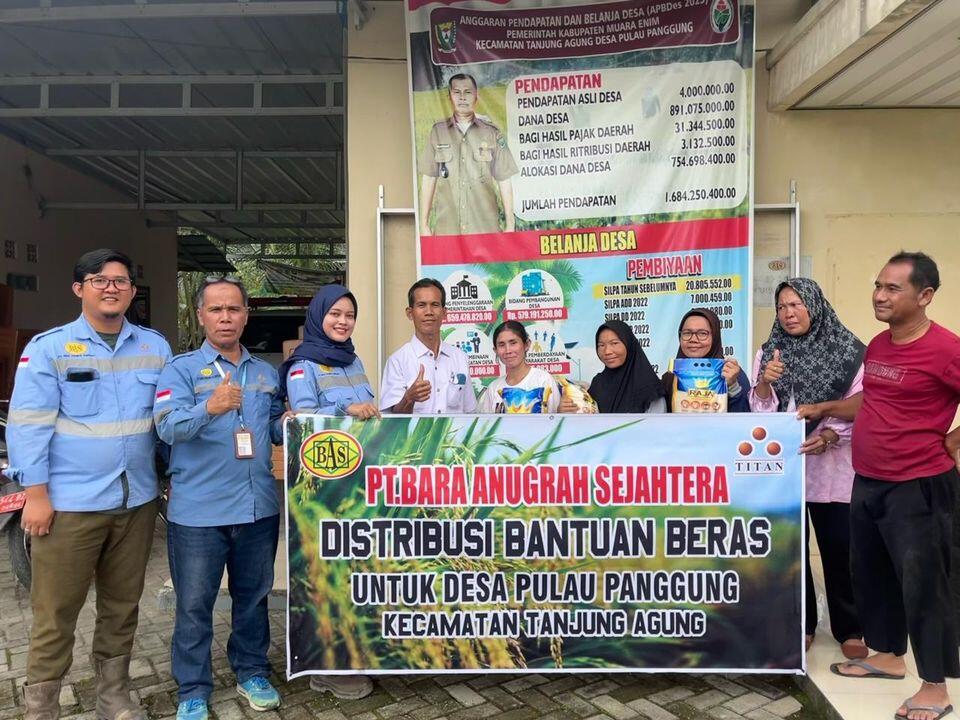 Program Bantuan Beras PT Bara Anugrah Sejahtera (TITAN GROUP) untuk Masyarakat Ring 1