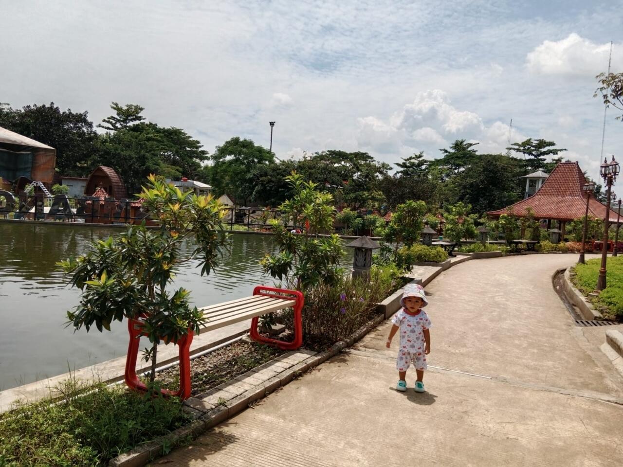 Taman Apung Mas Kemambang, Destinasi Wisata Libur Akhir Tahun yang Murah Meriah
