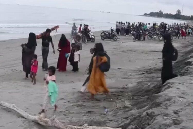 Pengungsi Rohingya BAB Sembarangan, Warga Pidie Aceh Ngamuk!