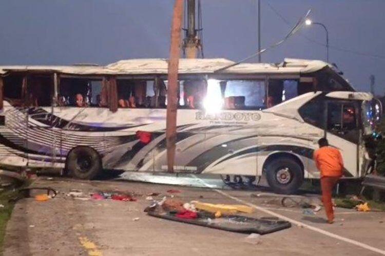 Kronologi Kecelakaan Bus Handoyo di Tol Cipali yang akibatkan 12 Orang Tewas