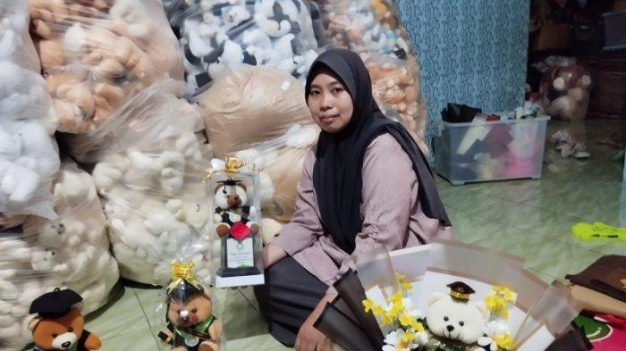 Guru Honorer di Cileunyi Produksi Boneka, Mampu Berdayakan Orang Tua Siswa Untuk