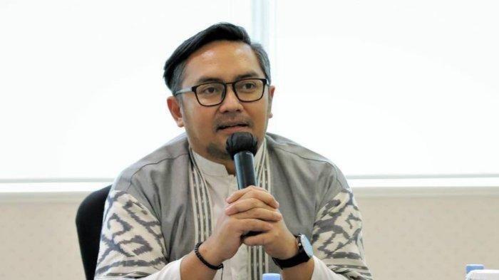 Prabu Revolusi Dipecat dari TPN Ganjar-Mahfud, Kedapatan Dampingi Gibran Kampanye