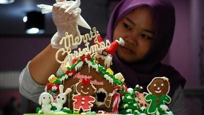 Ramai Warga Malaysia Ribut soal Haram-Halal Kue Tulisan Selamat Natal

