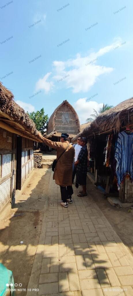 Pesona Desa Adat Suku Sasak Sade, di Pulau Lombok, Nusa Tenggara Barat
