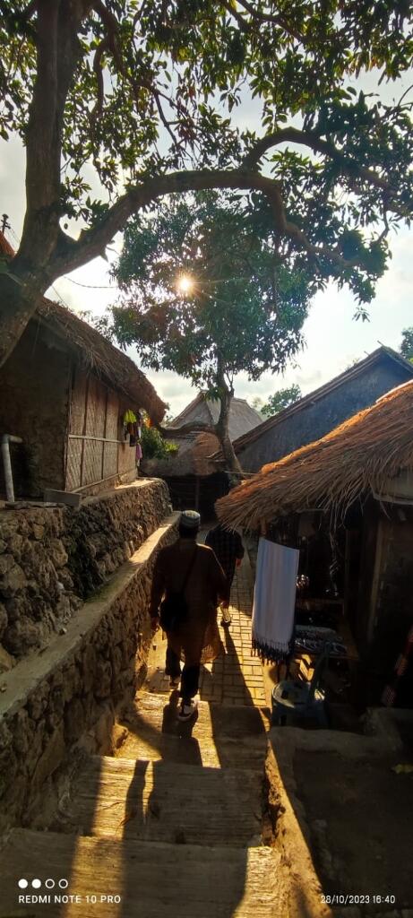 Pesona Desa Adat Suku Sasak Sade, di Pulau Lombok, Nusa Tenggara Barat
