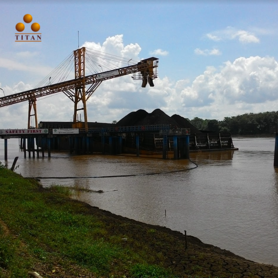 Transportasi Tongkang dan Pelabuhan Batubara Titan Infra Energy di Sumatera Selatan