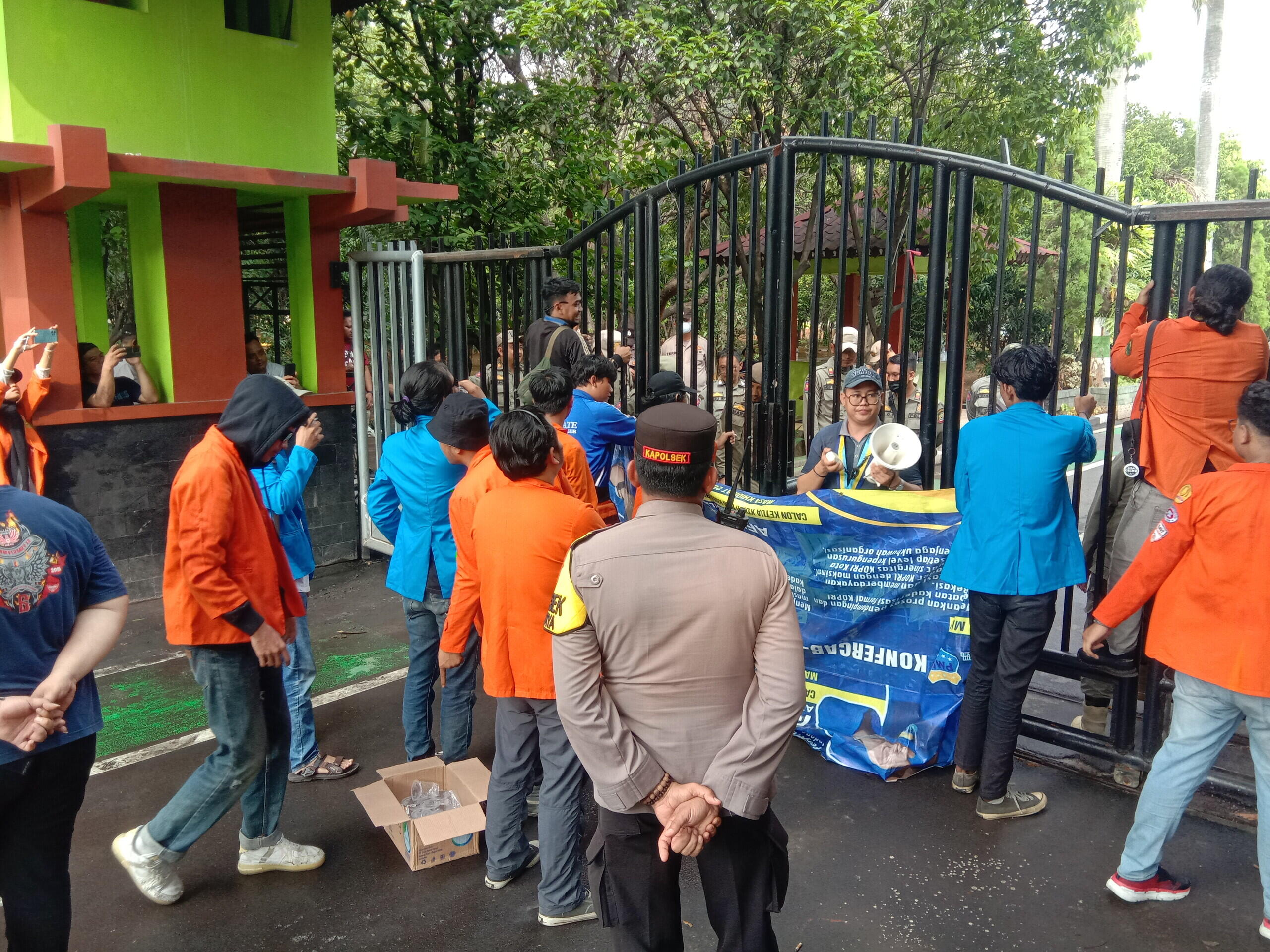 Pedagang dan Mahasiswa Demo Tuntut Revitslisasi Pasar Kranji Diduga Dikorupsi