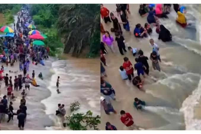 Cuma di +62! Banjir Jadi Objek Wisata Air, Pedagang Jajanan Berdatangan!