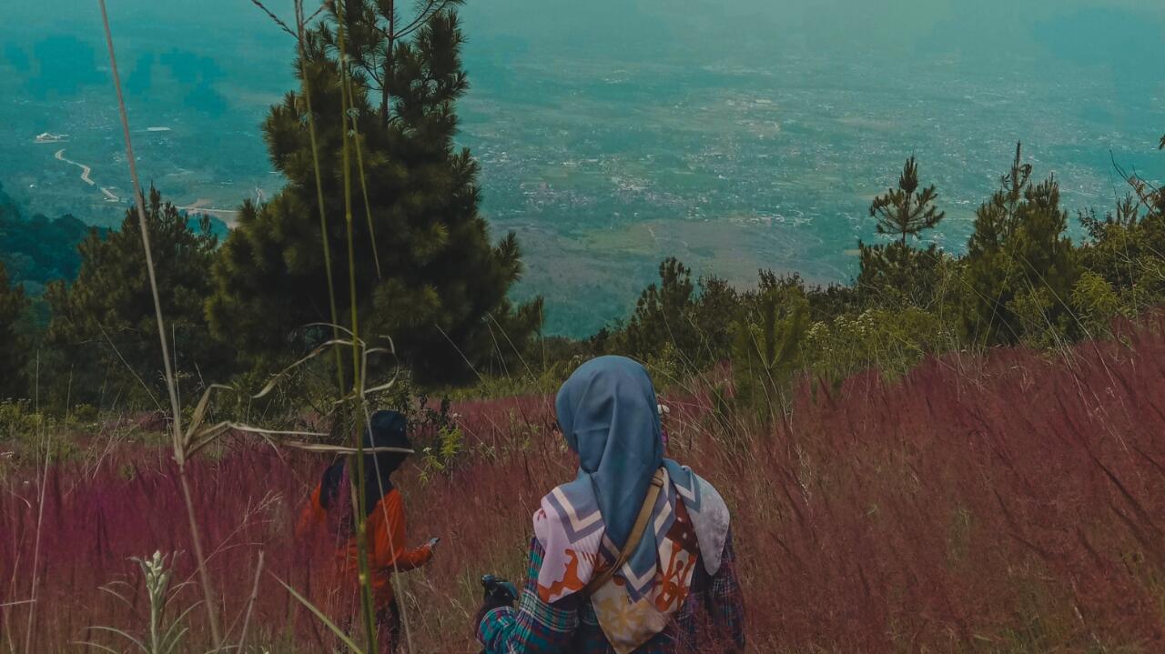 Ini dia Tips &amp; Trik Mendaki ke 3 Gunung Legendaris di Garut, Liburan pasti seru!