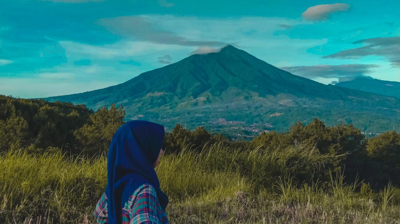 Ini dia Tips &amp; Trik Mendaki ke 3 Gunung Legendaris di Garut, Liburan pasti seru!