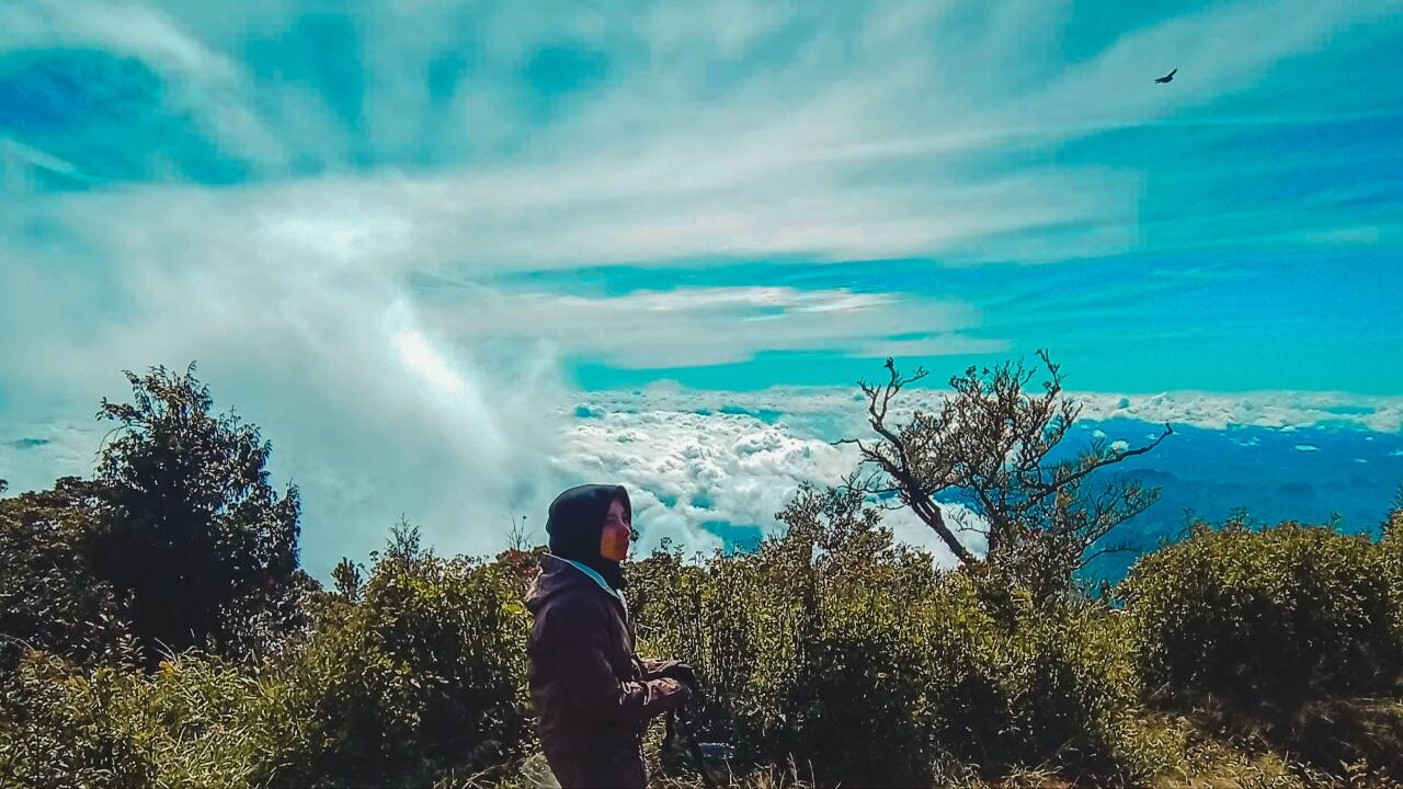 Ini dia Tips &amp; Trik Mendaki ke 3 Gunung Legendaris di Garut, Liburan pasti seru!