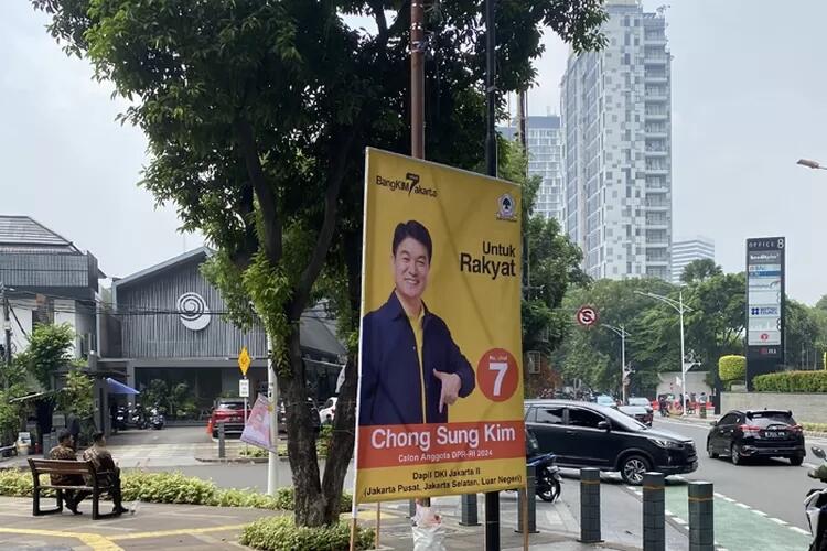 Chong Sung Kim, Caleg Naturalisasi Asal Korea Selatan yg Viral Karna Banner di JakSel