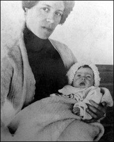 Millvina Dean Sang Penumpang Termuda dan Korban Selamat Terakhir Titanic