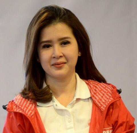 Keliru! Grace Natalie Datangi Meja Moderator Debat Capres, Ketua KPU: Harus Lewat LO