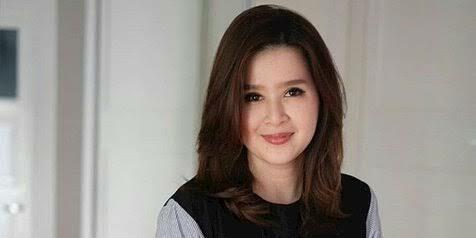 Keliru! Grace Natalie Datangi Meja Moderator Debat Capres, Ketua KPU: Harus Lewat LO