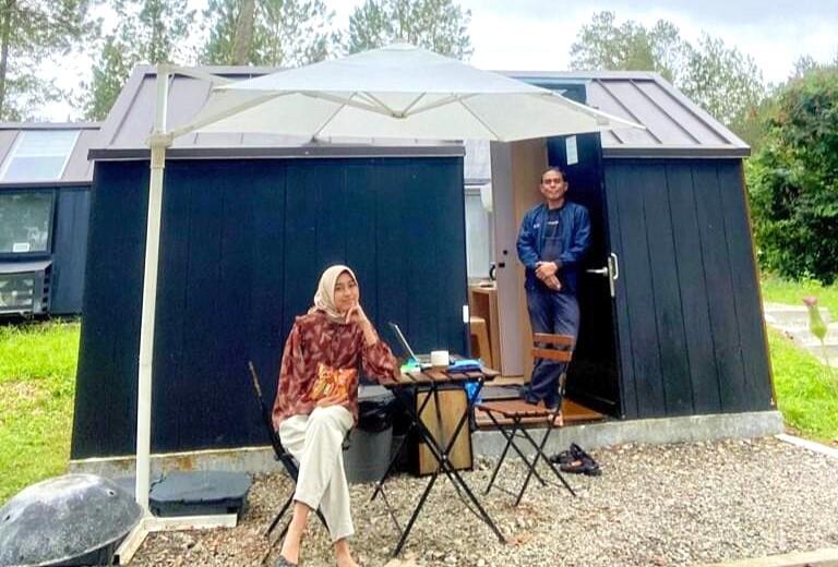 Tentang Menari di Tengah Badai Tanpa Menunggu Hujan Mereda