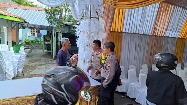 Polisi Tertibkan Tenda Hajatan yang Tutup Jalan di Kembangan Jakbar

