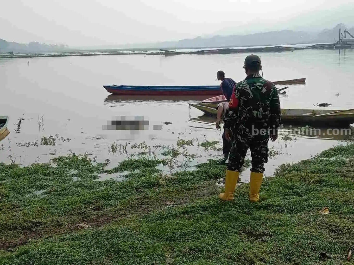 Jasad Laki-laki Ditemukan Mengambang di Sungai Brantas Malang