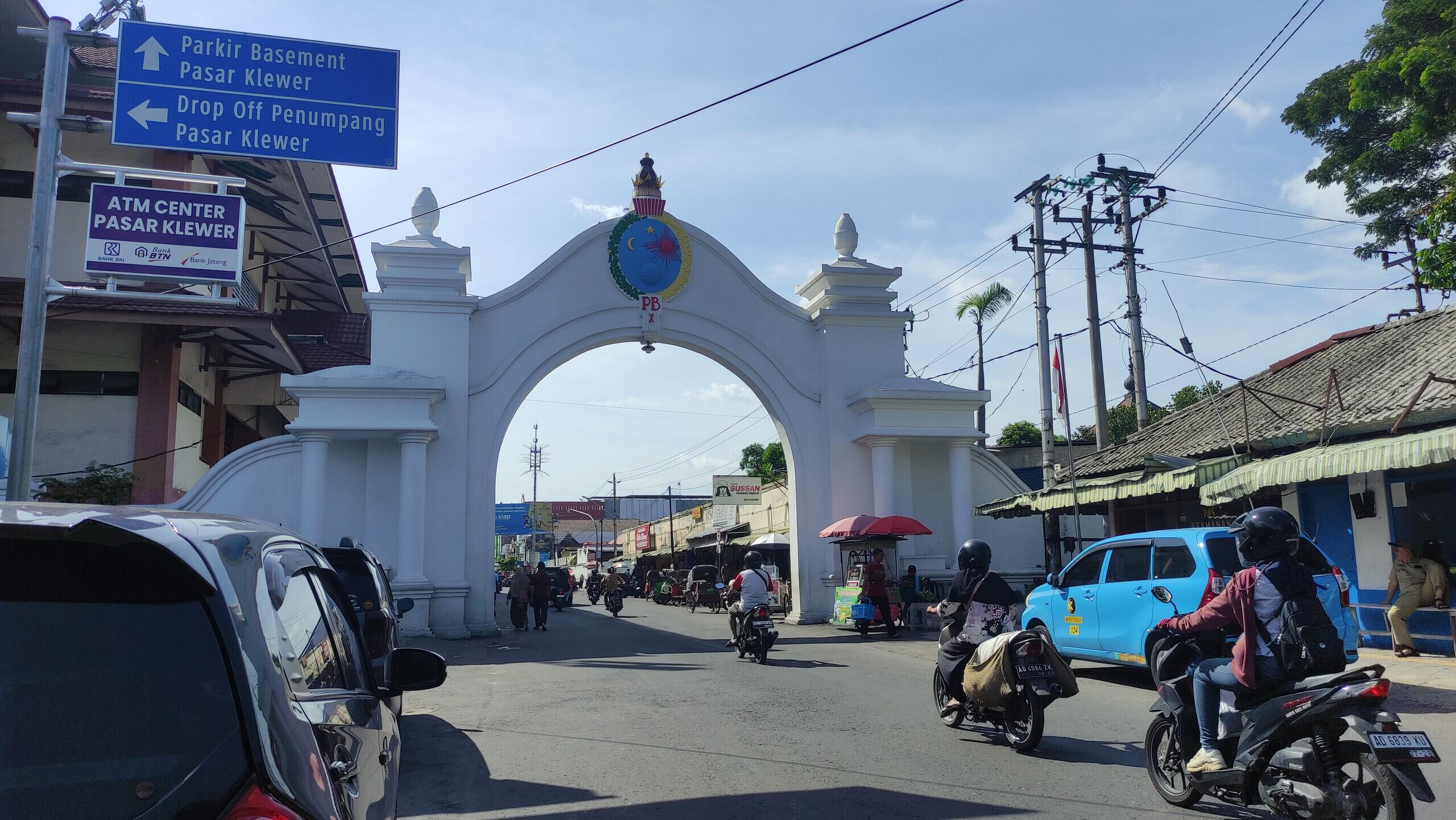 Gapura Solo: Menjaga Jati Diri Kota Budaya