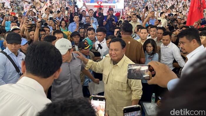 Prabowo Tanya ke Relawan di Medan: Bobby Nasution Pantas Pimpin Sumut?