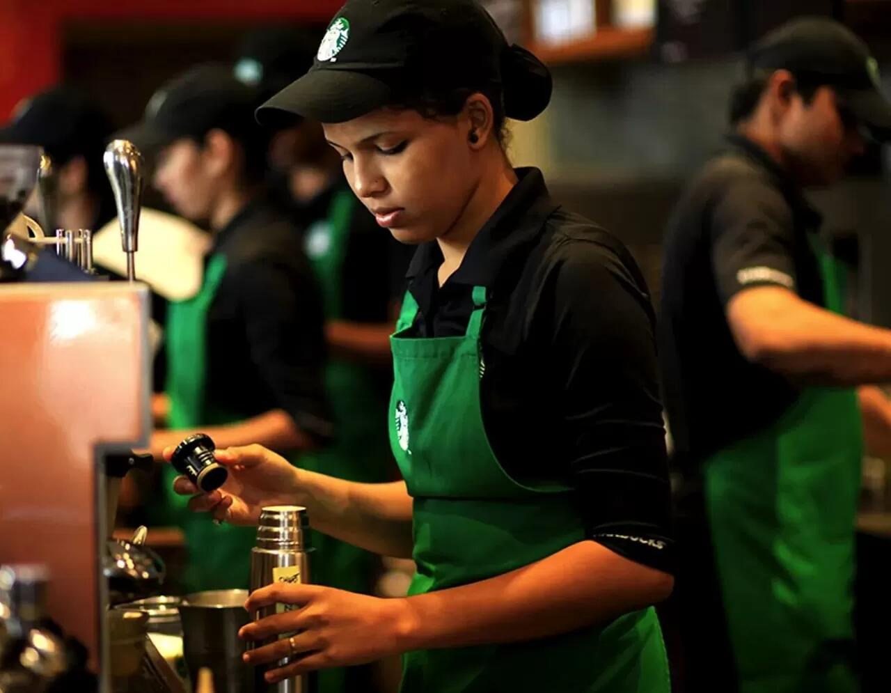 Gaji Barista Starbucks Dengan Pendapatan Abang Penjual Starling?

