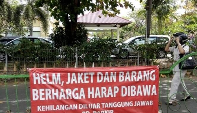 Menggugat Aturan &quot;Helm Hilang Bukan Tanggung Jawab Pengelola Parkir&quot;