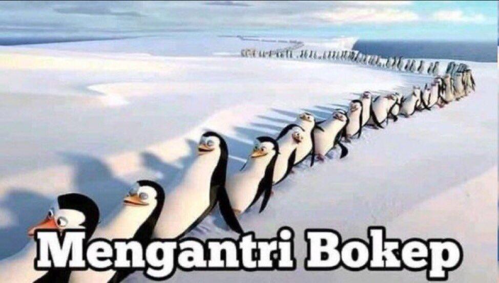 Anak Muda Jatim Ramai-Ramai Bawa Boneka Pinguin saat Bertemu Ganjar; Hormat Ketua!