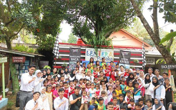Komunitas Young On Top Gelar Aksi Sosial di Taman Bacaan