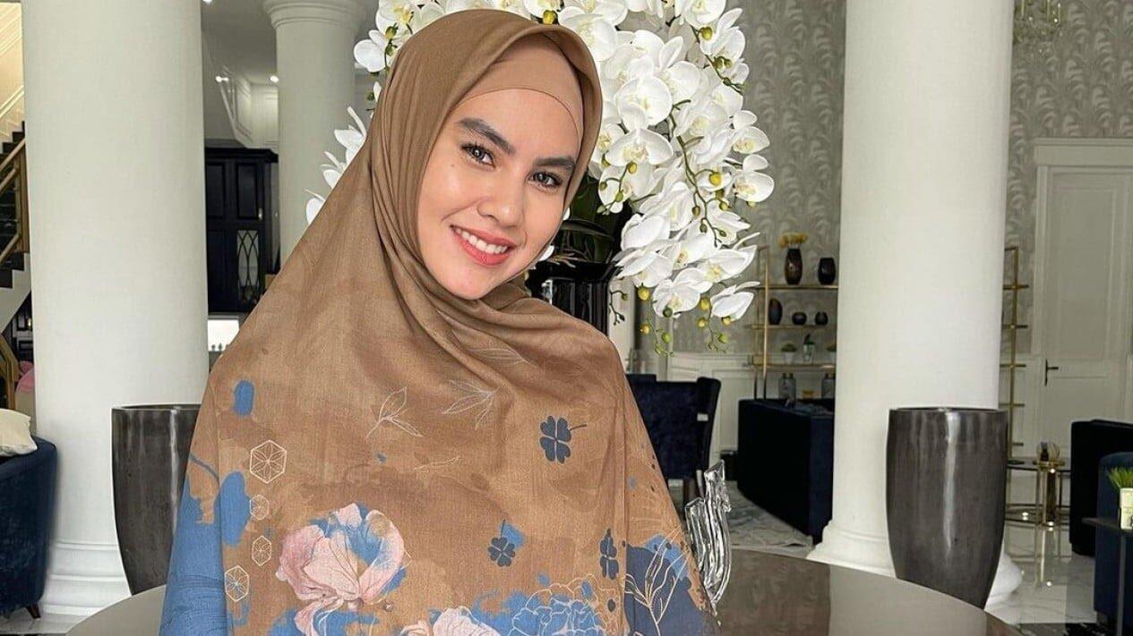 Kartika Putri Tantang Capres Ngaji: Pemimpin Harus Bisa Jadi Imam