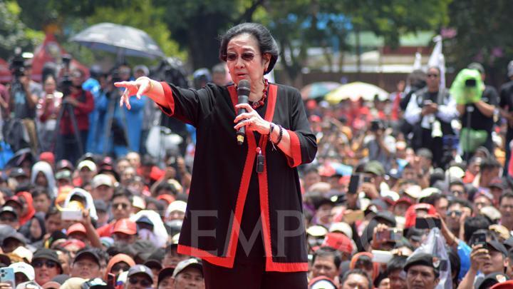 Megawati Ulang Tahun ke-77, PDI Perjuangan Bagikan Tumpeng ke Masyarakat