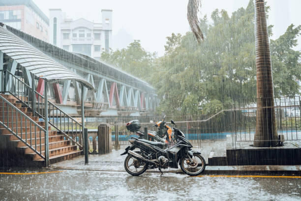Ternyata Ngeri Juga Keringkan Motor Pakai Kanebo Abis Hujan, Jangan Lagi Dah...