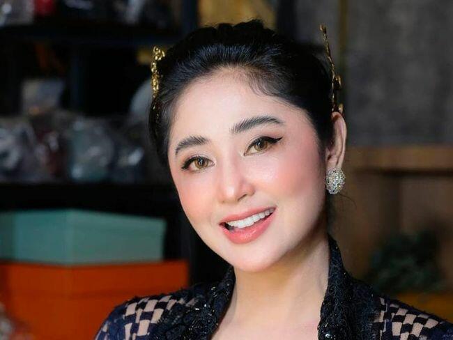 Pacar Baik! Pujaan Hatinya Digosipin Berselingkuh, Dewi Perssik 'Kalemin' Kekasihnya