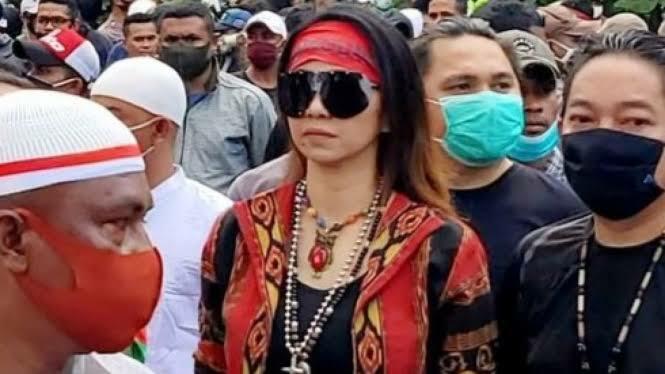 Gahar! Inilah Angela Hendriks, Istri Andy Rompas Dikenal dengan Sebutan Bunda Manguni