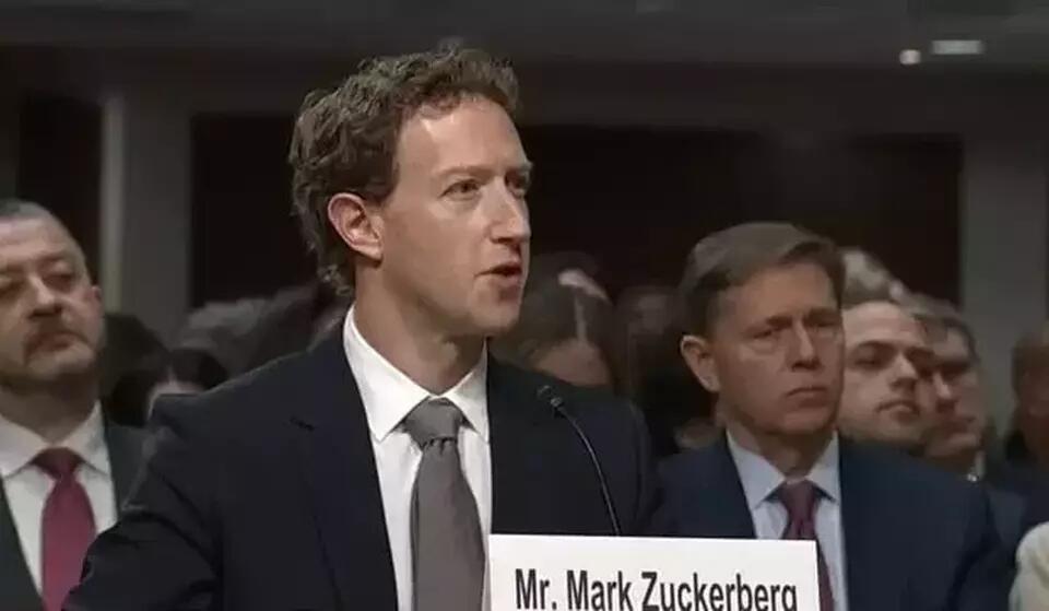 Banyak Anak Menderita Karena Facebook, Mark Zuckerberg Minta Maaf!