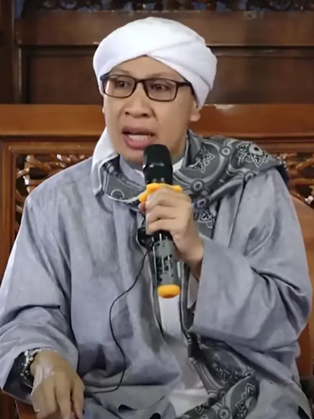 Bolehkah Muslim Terima Angpau Imlek? Ini Hukumnya Penjelasan Buya Yahya