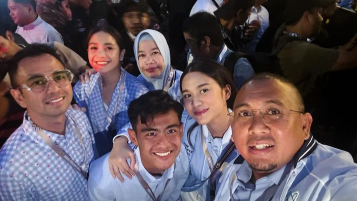 Pemain Timnas Indonesia Sandy Walsh Umbar Foto Pilpres 2024