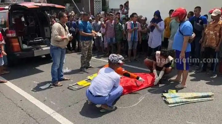 Truk Fuso Tabrak Emak-emak Hingga Tewas di Mojokerto