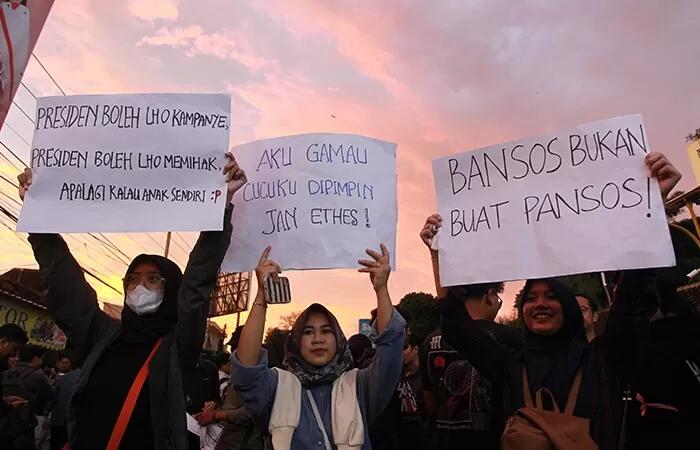 Tidak Hanya Ribuan Mahasiswa Yogyakarta Sejumlah Guru Besar Ikut Turun ke Jalan