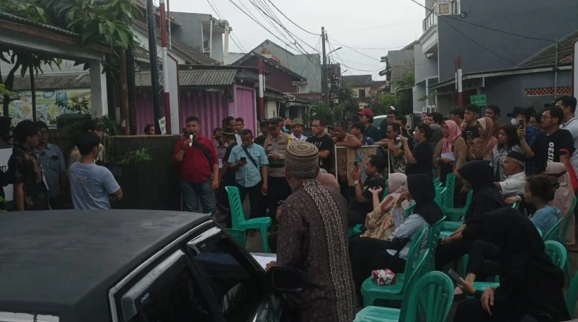 Adu Mulut Petugas TPS dan Warga di Pondok Aren, Nasib Pemilih Terlunta-Lunta