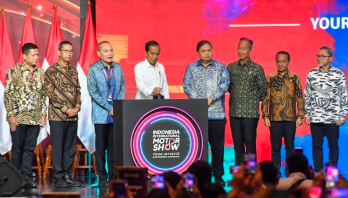 Jokowi Sebut Masa Depan Otomotif Indonesia Ada di Mobil Listrik