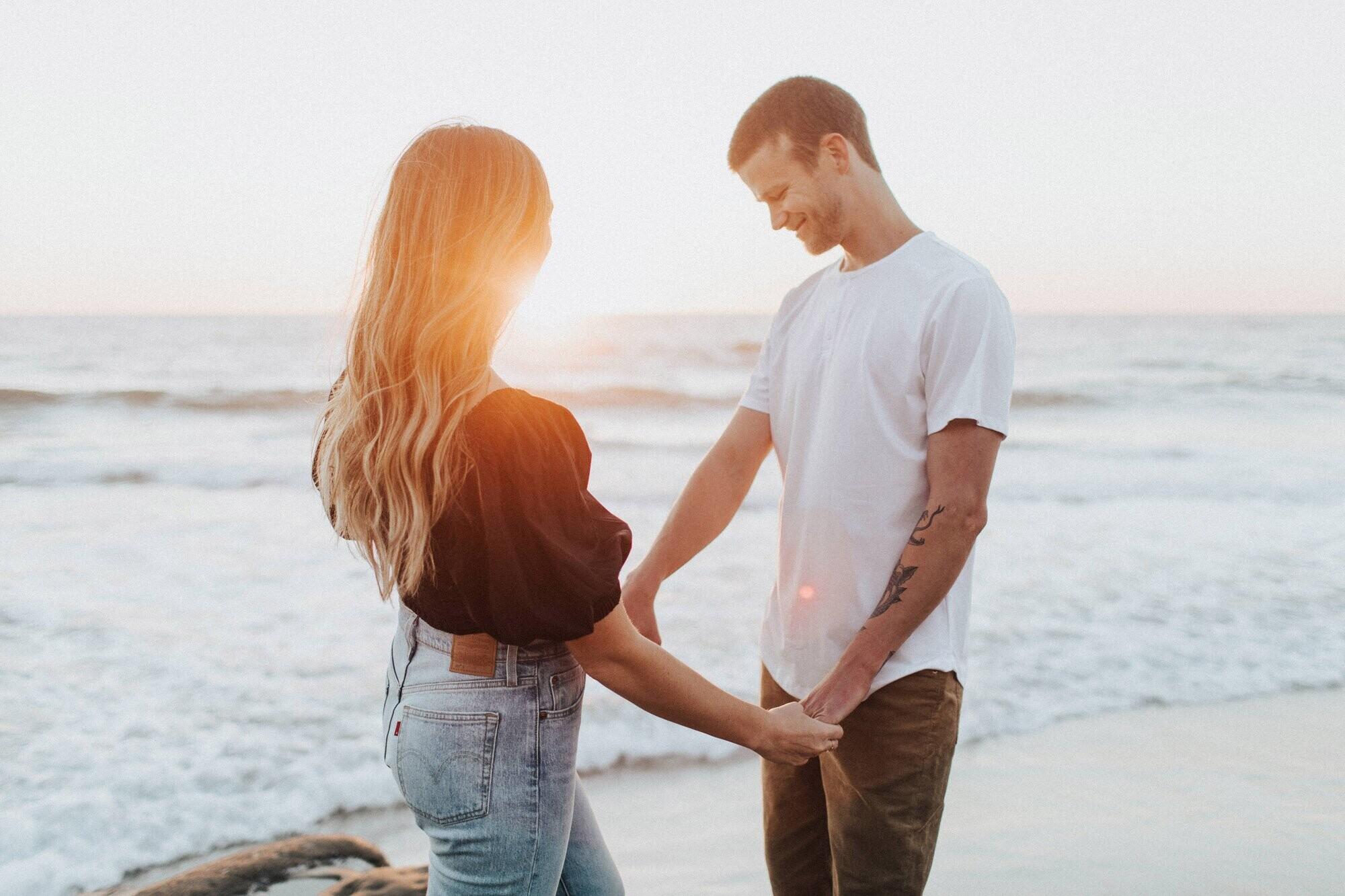 10 Cara Membuatnya Jatuh Cinta Padamu Selamanya