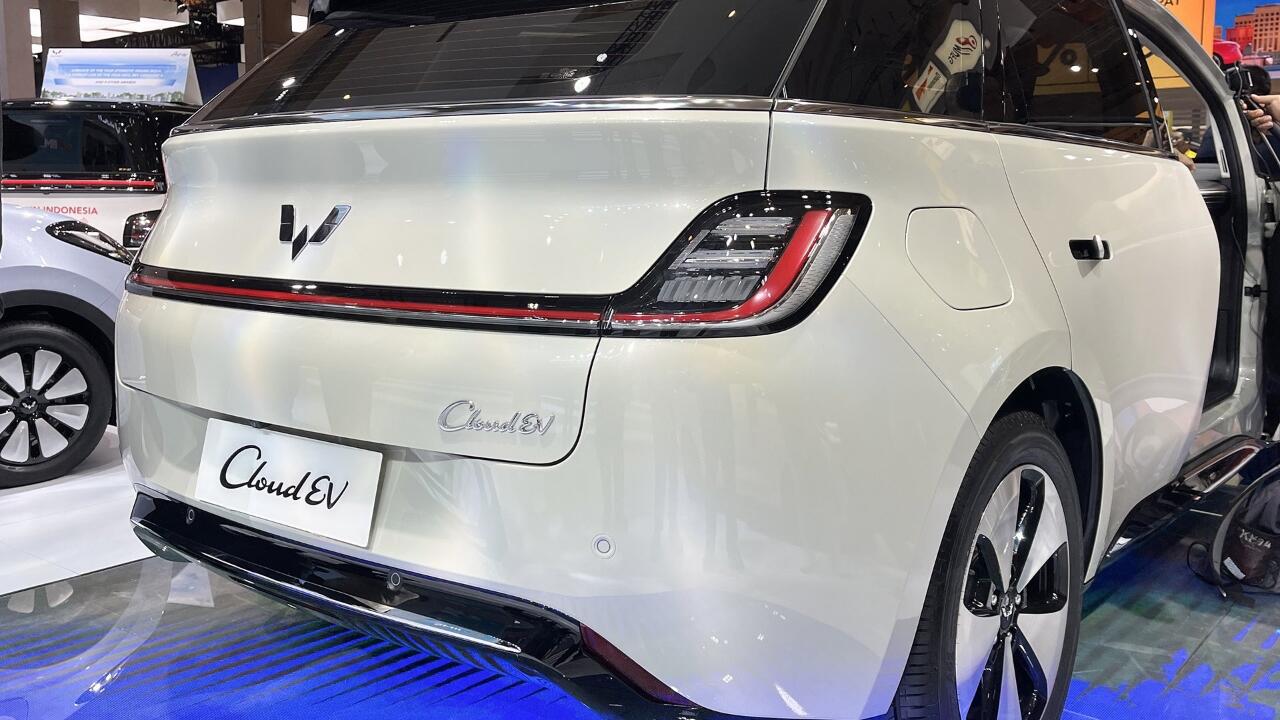 IIMS 2024: Wuling Cloud EV, Mobil Listrik yang Desainnya Terinspirasi dari Awan