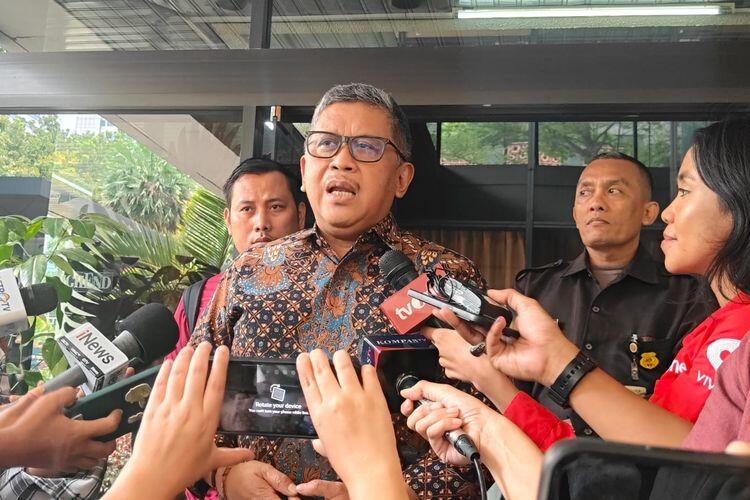 Paloh Bertemu Jokowi, Hasto: Demokrasi Kita Sedang Dalam Masalah Besar