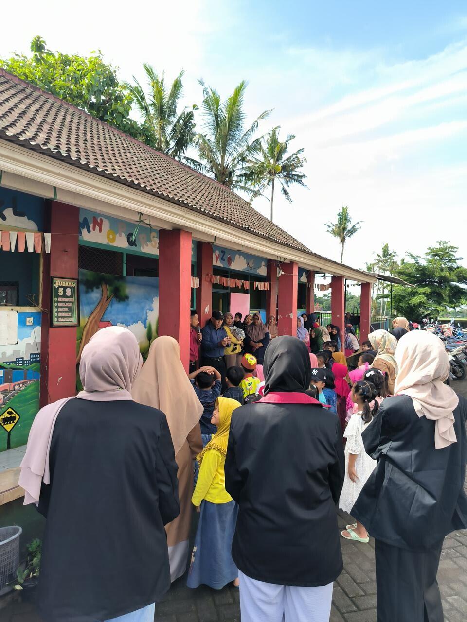 Melalui Fun Education PMM UMM 84 Kenalkan Profesi Badut