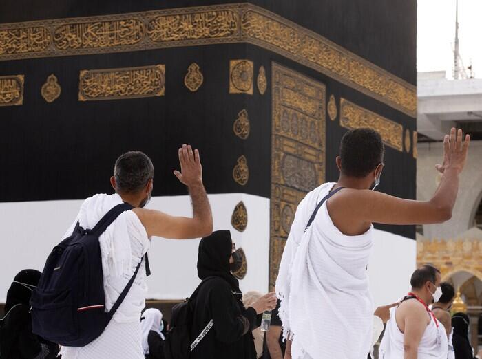 Mengapa Pemerintah Melarang Umrah Backpacker?