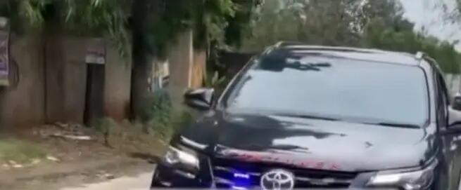 Viral Pengemudi Mobil Buang Abu Rokok Keluar Meresahkan Warga, Ditegur Malah Ngotot!