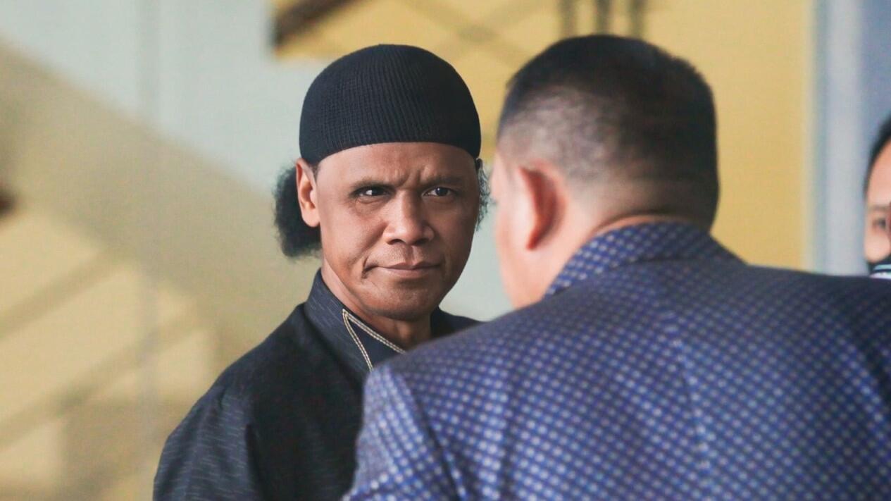 Menghormati Perbedaan Pendapat: Abah Suta Dan Hercules 